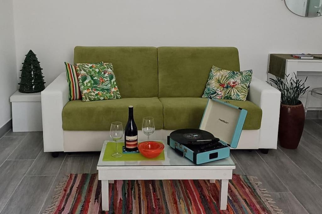 Iris Apartment, Comfort E Stile Nel Cuore Di Bisceglie Eksteriør billede
