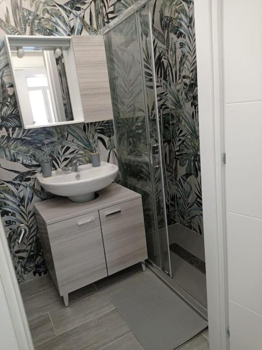 Iris Apartment, Comfort E Stile Nel Cuore Di Bisceglie Eksteriør billede
